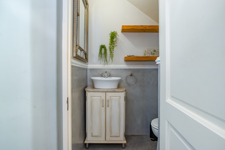 To Let 4 Bedroom Property for Rent in Franschhoek Western Cape